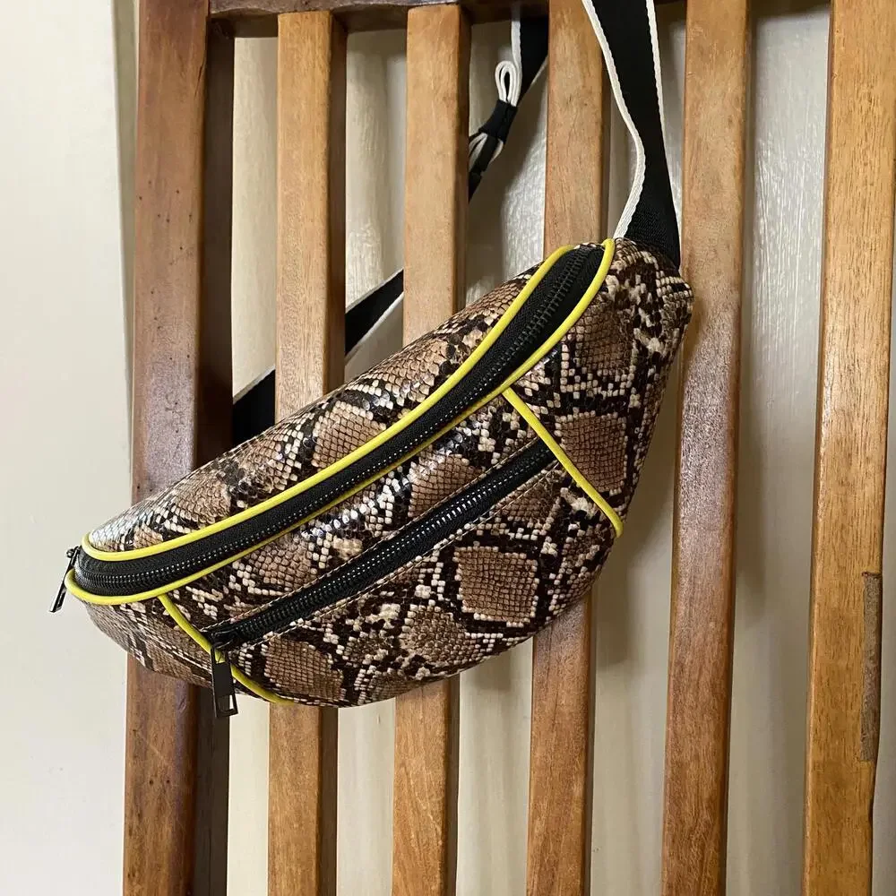 Topshop Fanny Pack Python Print - Picture 3 of 9